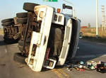22/04/2008: Vuelca cami�n en la Ruta 6.  El cami�n qued� volcado sobre la calzada  Su conductor result� ileso. 