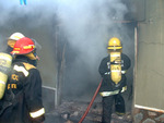 30/05/2008: Incendio destruy� parte de una vivienda en la calle Vicente L�pez.  El personal de bomberos tuvo que utilizar equipos de respiracion autonoma para trabajar en el lugar. 