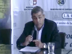 El presidente de la Sociedad Rural regional Fernando Borachia anunciando que pospondr�n la muestra para Abril de 2010
